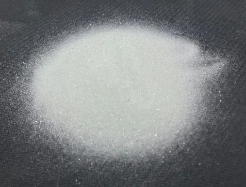 騰博機(jī)械磨料——玻璃珠-磨料簡(jiǎn)介 騰博系列玻璃珠根據(jù)粒徑范圍、 質(zhì)量百分比不同，大致把玻璃珠分為2種，噴砂機(jī)械噴砂和拋光玻璃珠?！ぁぁ?  title=